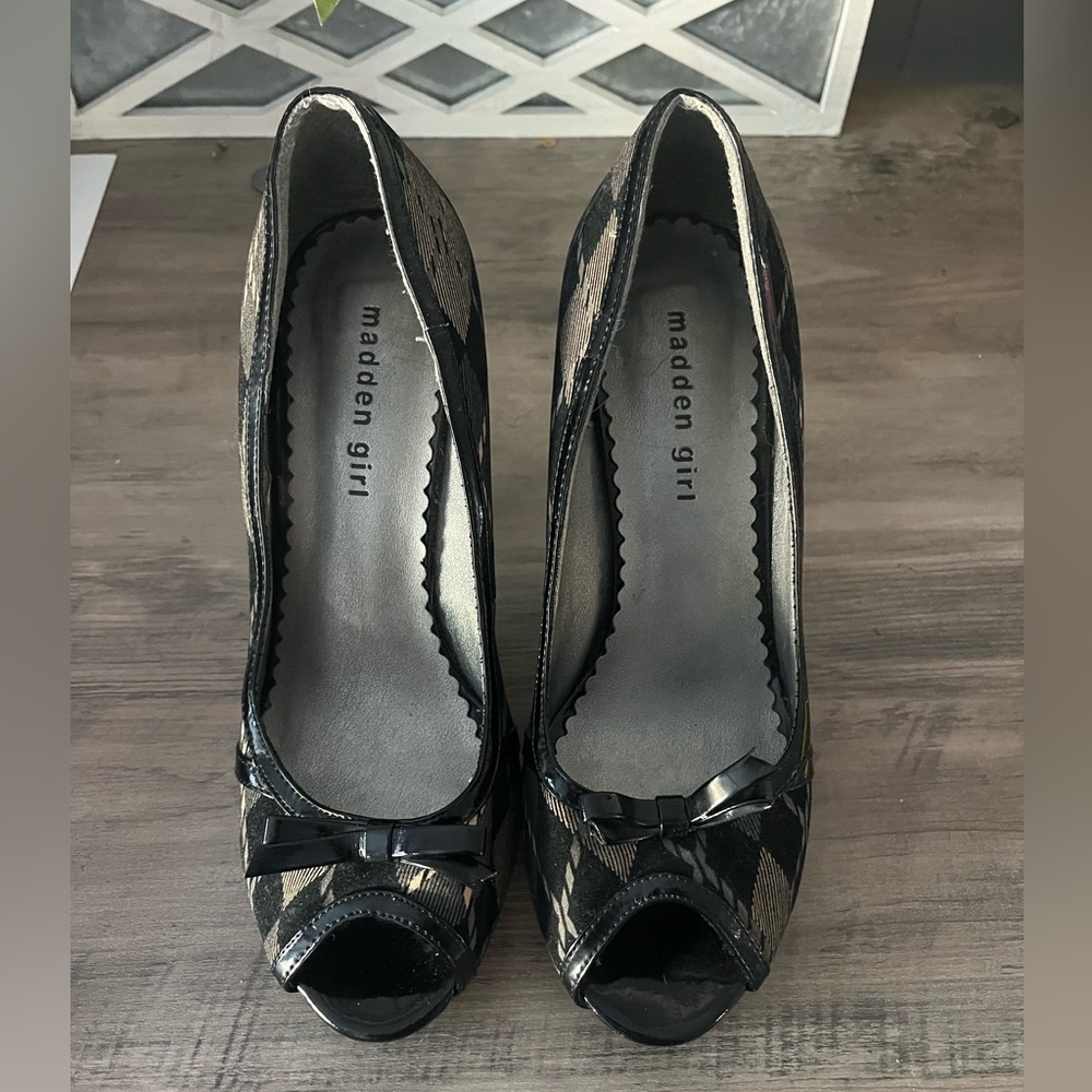 Madden Girl, peep toe heel